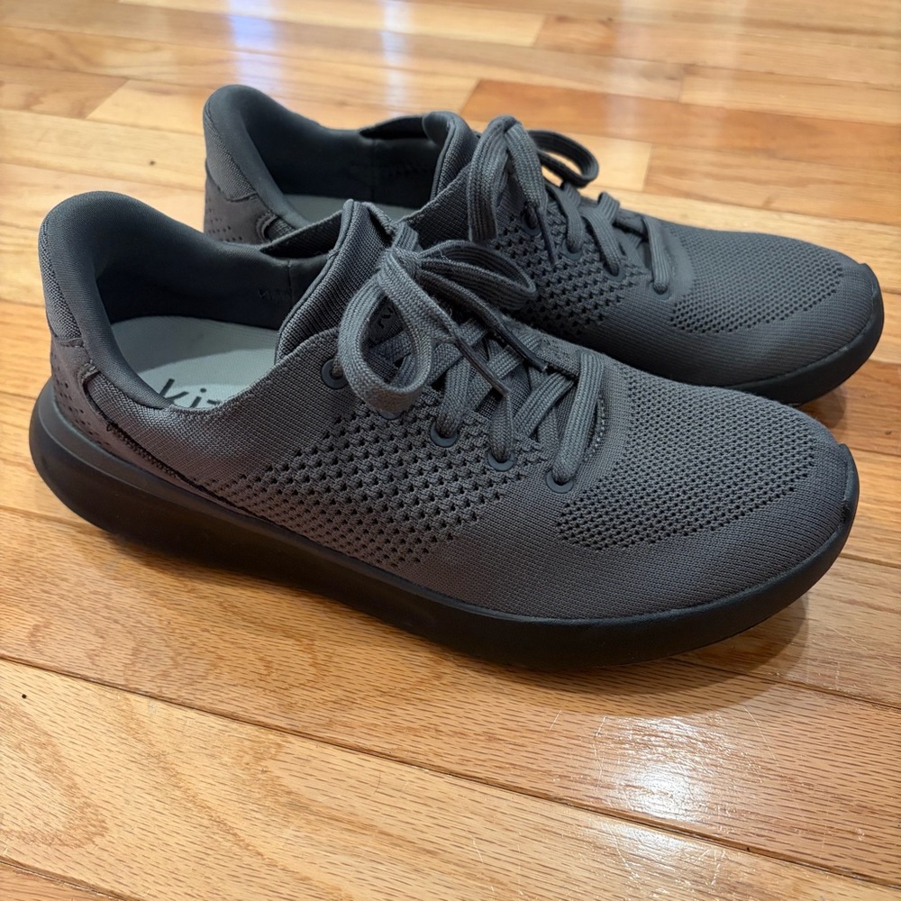Kizik Lima Hands-Free Sneaker Graphite Men's 8.5 W/Womens’s 10W